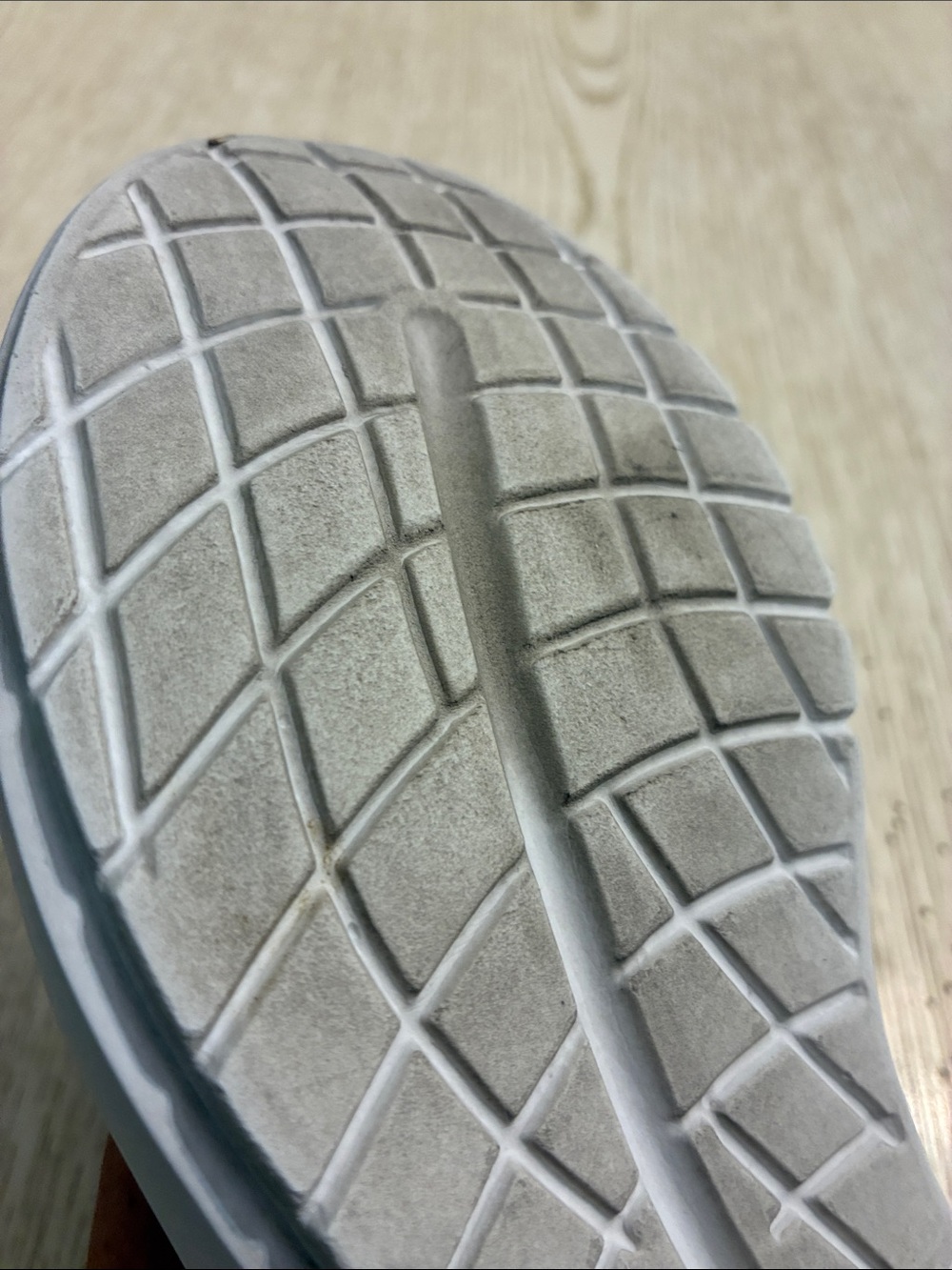 Women’s OOFOS OOmg eeZee Low Slip-On Sneaker Shoes (Grey) - Picture 10 of 13